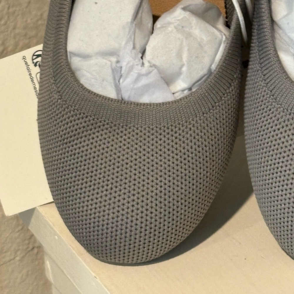 Amazon Essentials Women's Belice Ballet Flat - Gray Microfiber Size 5 (Tried On) - Picture 7 of 11